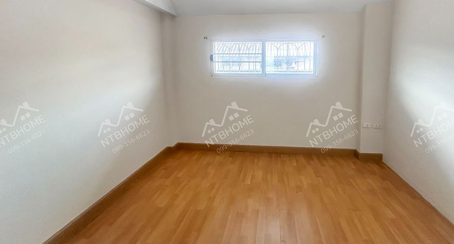 For sale 3 bedrooms townhouse in Mueang Nonthaburi, Nonthaburi