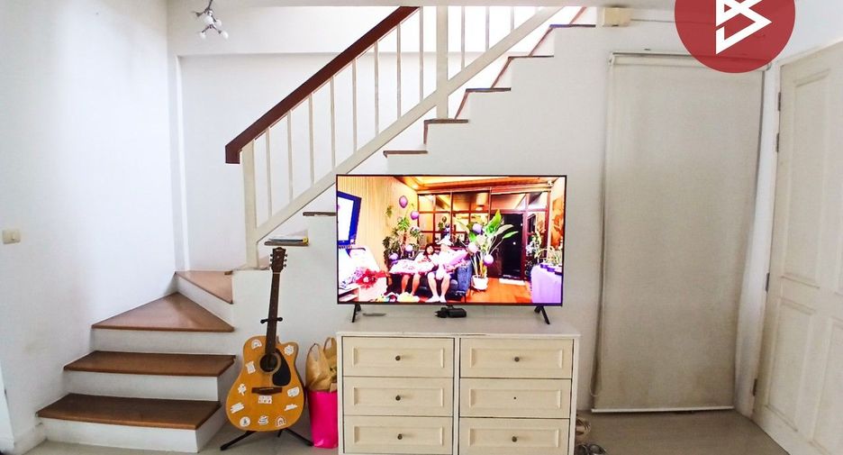For sale 3 bedrooms townhouse in Bang Kapi, Bangkok