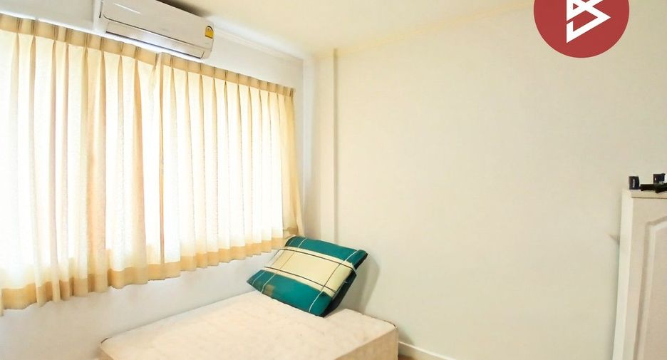 For sale 3 bedrooms townhouse in Bang Kapi, Bangkok