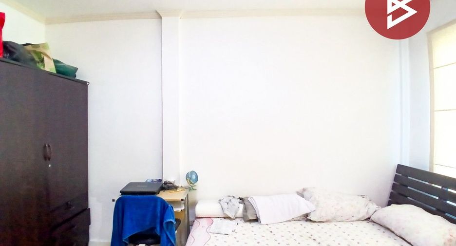 For sale 3 bedrooms townhouse in Bang Kapi, Bangkok