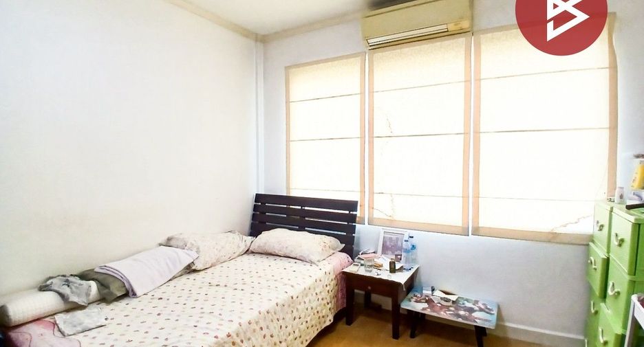 For sale 3 bedrooms townhouse in Bang Kapi, Bangkok