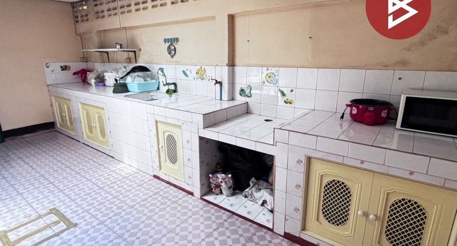 For sale 4 bedrooms townhouse in Mueang Kanchanaburi, Kanchanaburi