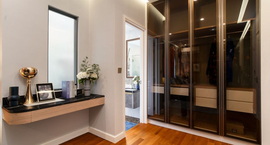 For sale 4 bedrooms house in Lak Si, Bangkok