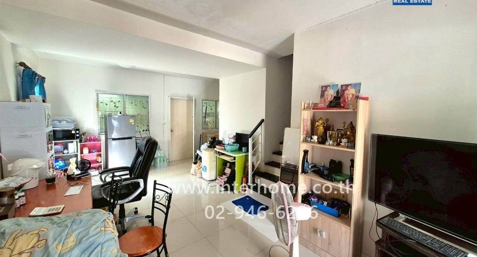 Casa adosada en venta de 3 habitaciones en Khlong Luang, Pathum Thani