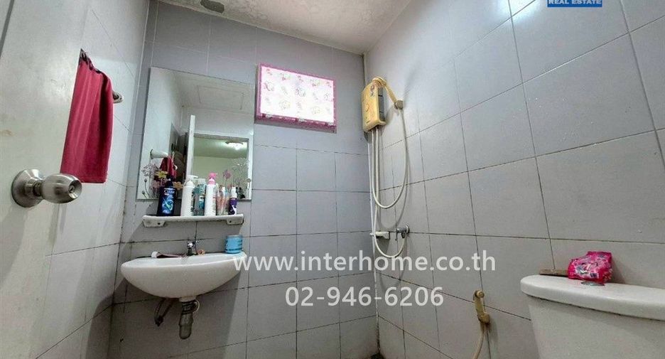 Casa adosada en venta de 3 habitaciones en Khlong Luang, Pathum Thani