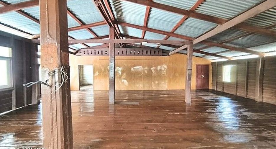 For sale 5 bedrooms house in Khlong Lan, Kamphaeng Phet