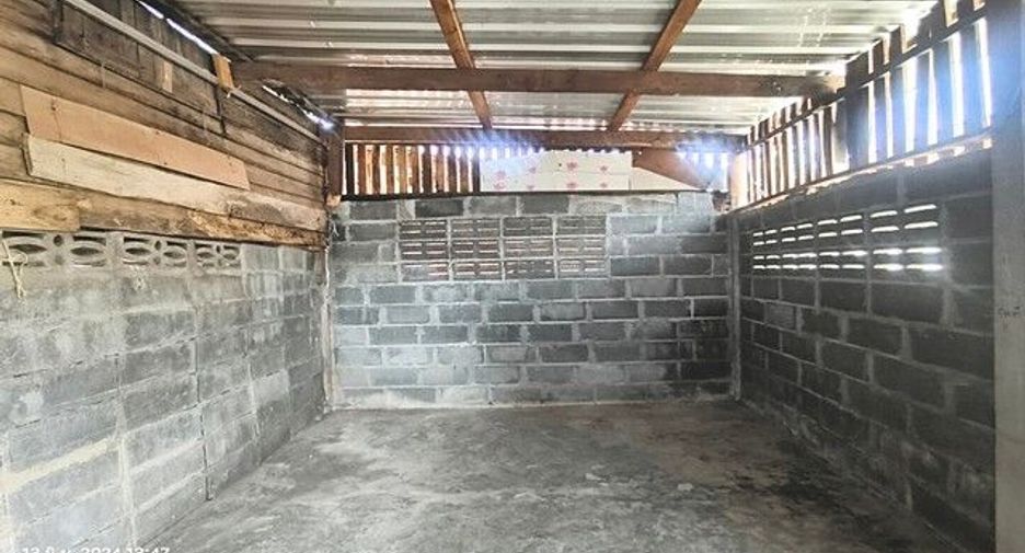 For sale 5 bedrooms house in Khlong Lan, Kamphaeng Phet