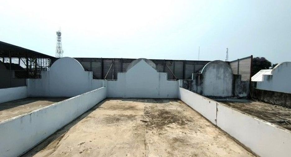 For sale 3 bedrooms retail Space in Khlong Lan, Kamphaeng Phet