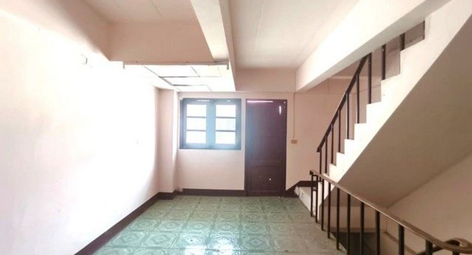 For sale 3 bedrooms retail Space in Khlong Lan, Kamphaeng Phet