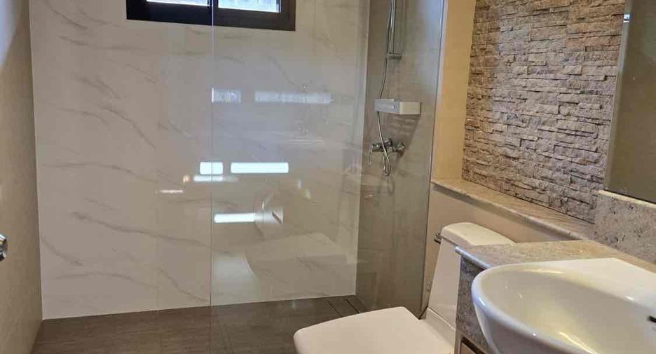 For rent 3 bedrooms villa in Bang Lamung, Chonburi