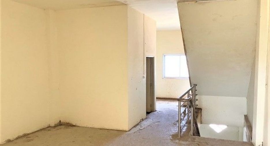 For sale 2 bedrooms retail Space in Khlong Lan, Kamphaeng Phet