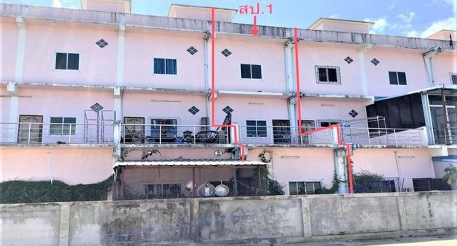 For sale 2 bedrooms retail Space in Khlong Lan, Kamphaeng Phet