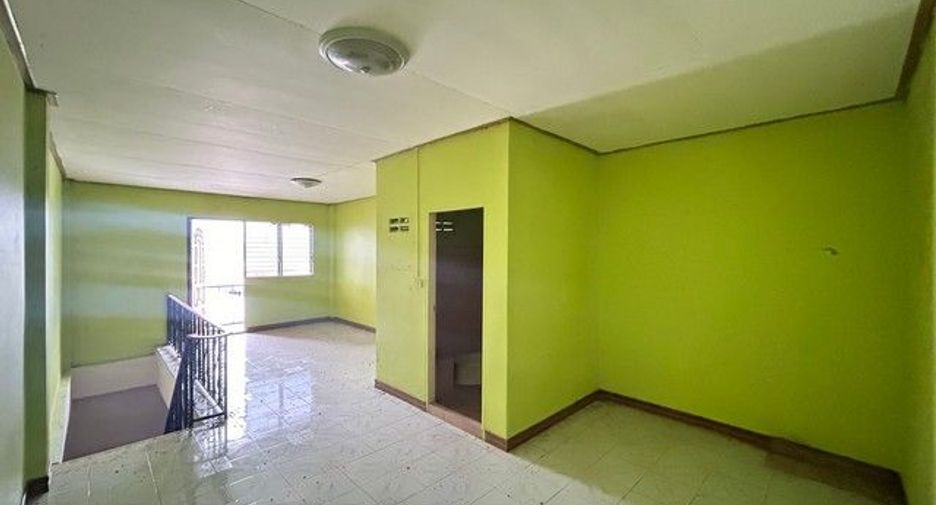 For sale 4 bedrooms retail Space in Tha Tako, Nakhon Sawan