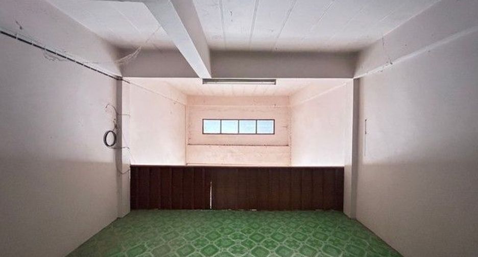 For sale 4 bedrooms retail Space in Tha Tako, Nakhon Sawan