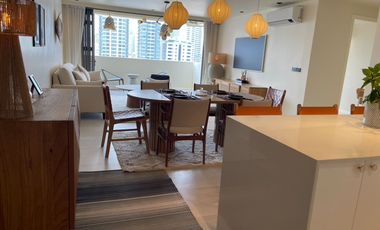 Condo en alquiler y en venta de 3 habitaciones en Watthana, Bangkok