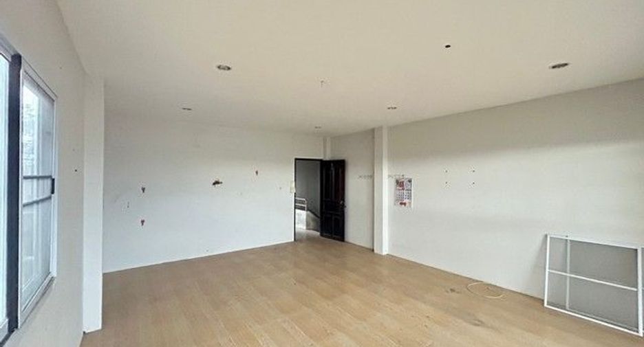 For sale 3 bedrooms house in Tha Tako, Nakhon Sawan
