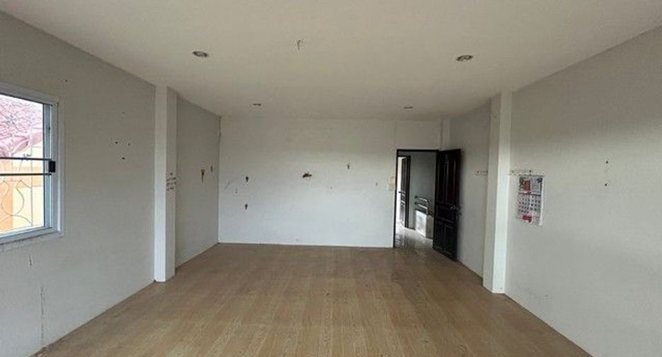 For sale 3 bedrooms house in Tha Tako, Nakhon Sawan