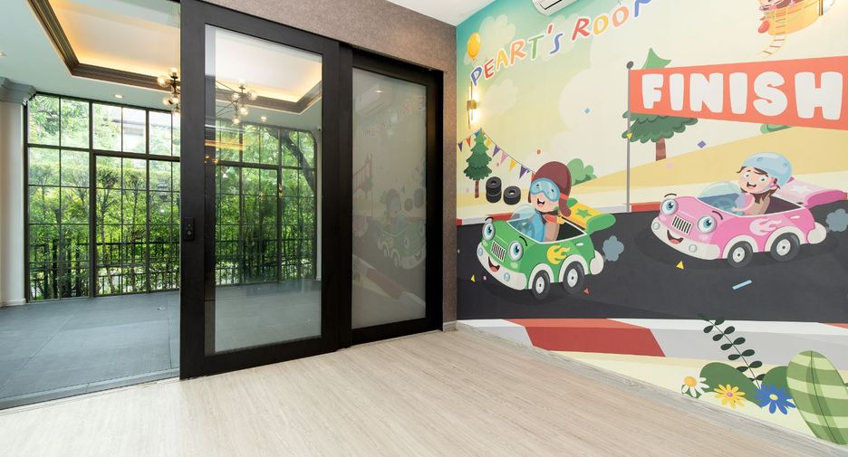 For sale 4 bedrooms house in Thawi Watthana, Bangkok