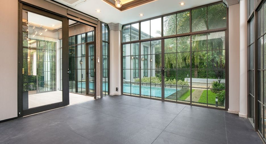 For sale 4 bedrooms house in Thawi Watthana, Bangkok