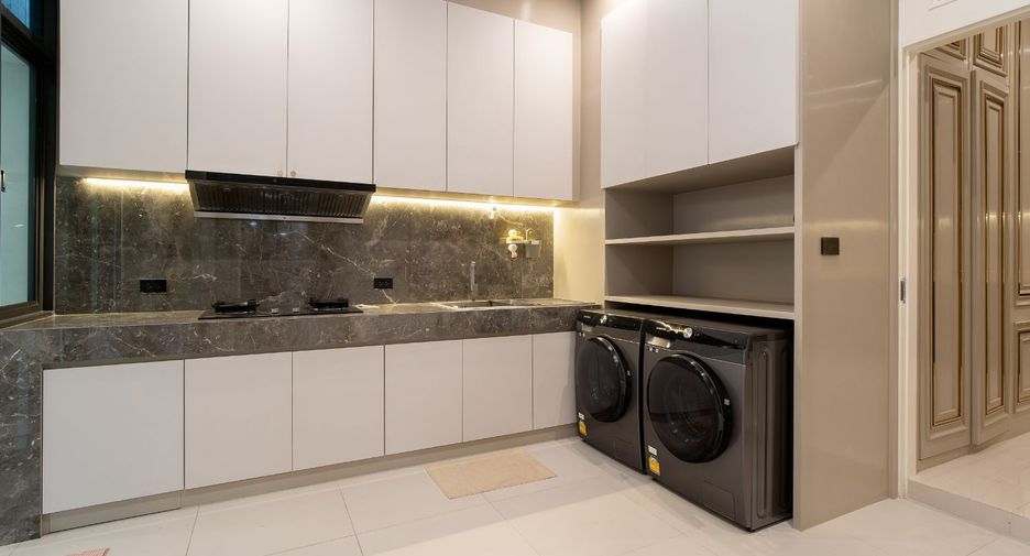 For sale 4 bedrooms house in Thawi Watthana, Bangkok