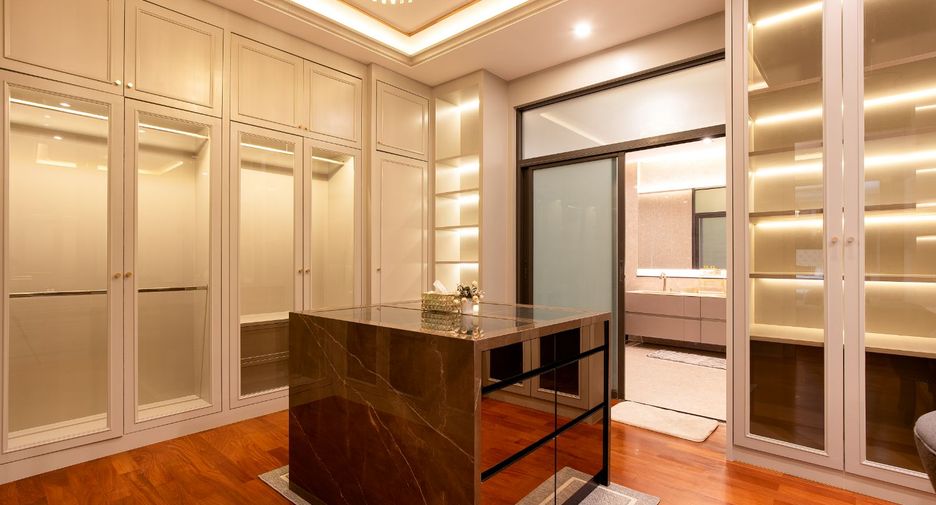 For sale 4 bedrooms house in Thawi Watthana, Bangkok