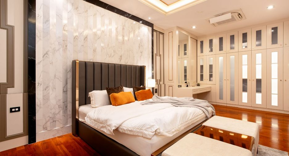 For sale 4 bedrooms house in Thawi Watthana, Bangkok