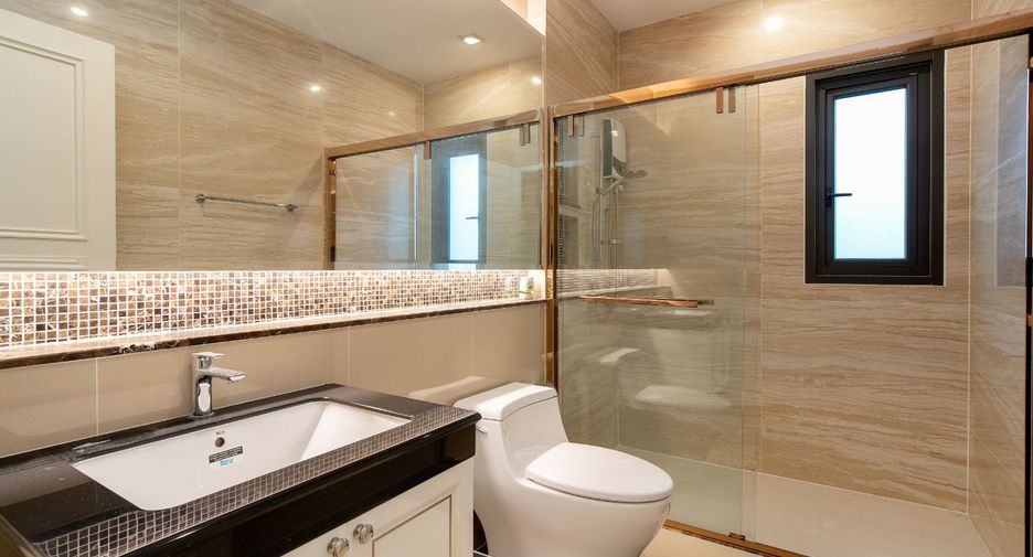 For sale 4 bedrooms house in Thawi Watthana, Bangkok
