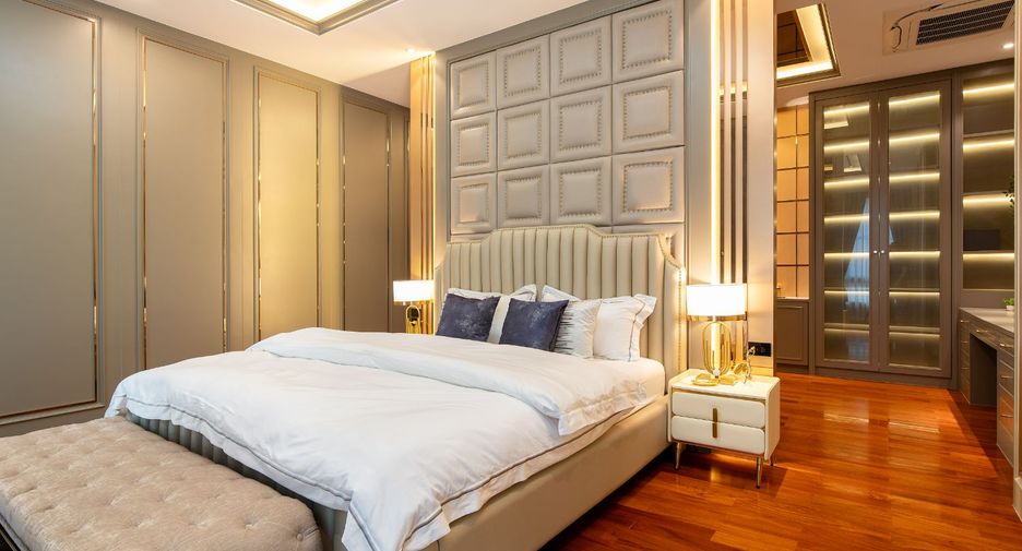For sale 4 bedrooms house in Thawi Watthana, Bangkok