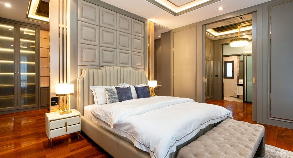 For sale 4 bedrooms house in Thawi Watthana, Bangkok
