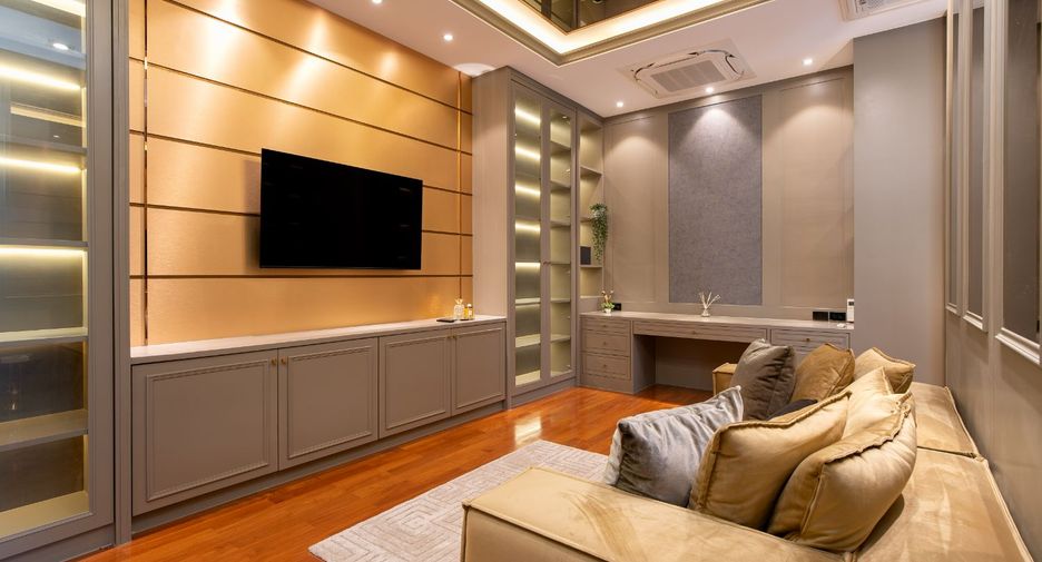For sale 4 bedrooms house in Thawi Watthana, Bangkok