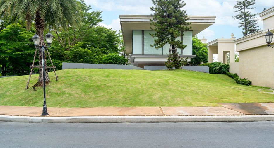 For sale 4 bedrooms house in Thawi Watthana, Bangkok