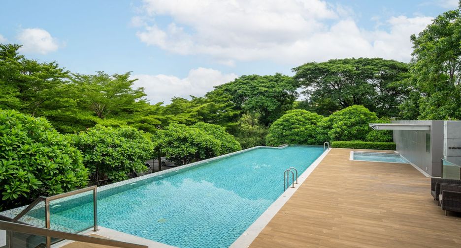 For sale 4 bedrooms house in Thawi Watthana, Bangkok