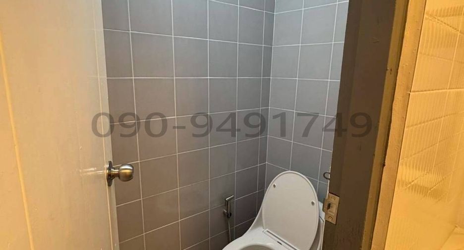 For rent 4 bedrooms retail Space in Thon Buri, Bangkok