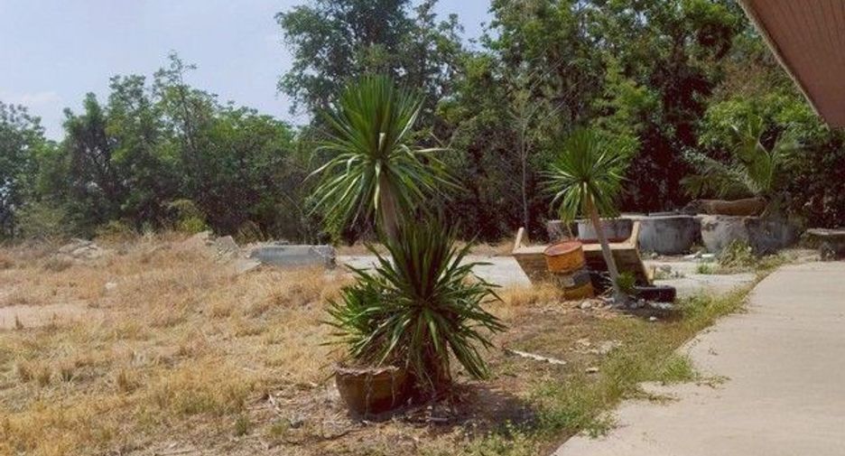 For sale 4 bedrooms house in Tha Tako, Nakhon Sawan