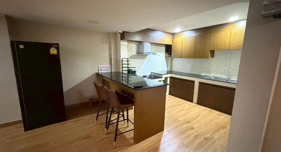 For rent 3 bedrooms townhouse in Watthana, Bangkok