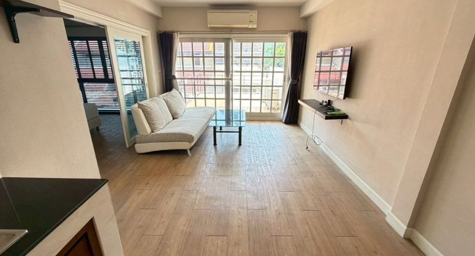 For rent 3 bedrooms townhouse in Watthana, Bangkok