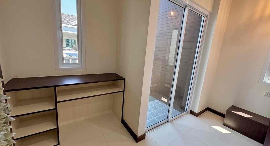 For rent 3 bedrooms house in East Pattaya, Pattaya