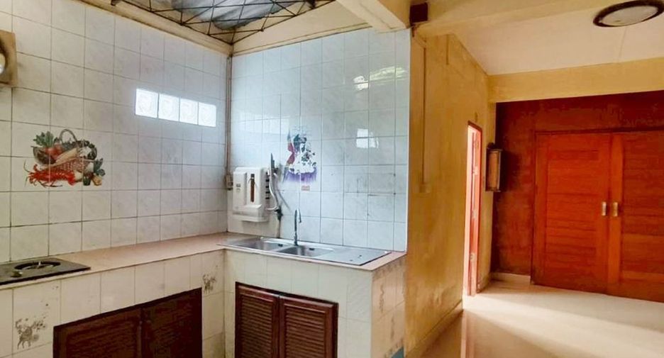 Casa adosada en venta de 4 habitaciones en Bang Kruai, Nonthaburi