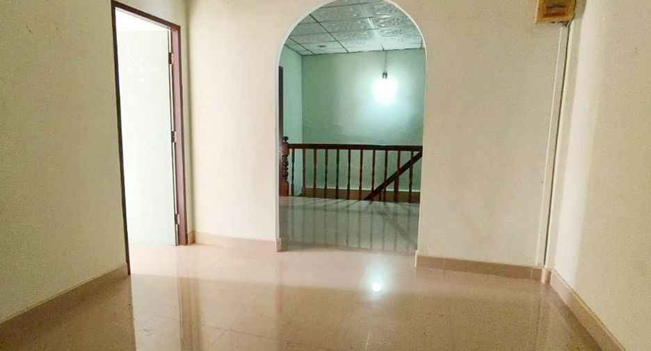 Casa adosada en venta de 4 habitaciones en Bang Kruai, Nonthaburi