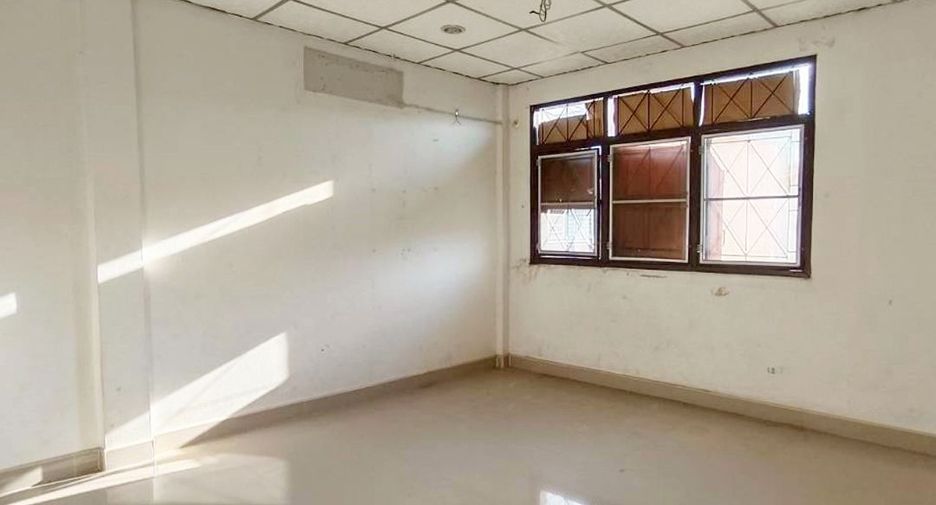 Casa adosada en venta de 4 habitaciones en Bang Kruai, Nonthaburi