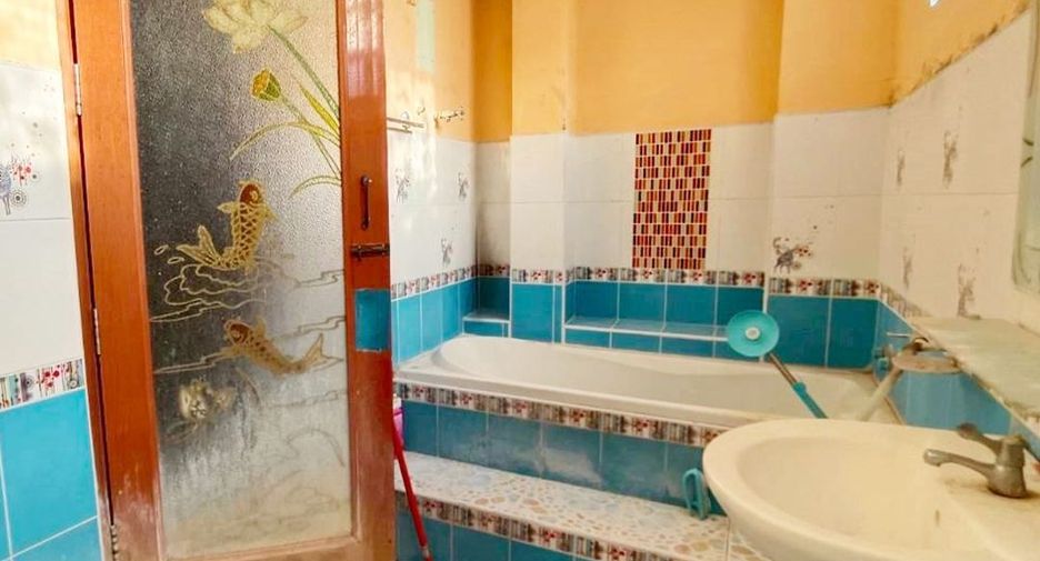 Casa adosada en venta de 4 habitaciones en Bang Kruai, Nonthaburi