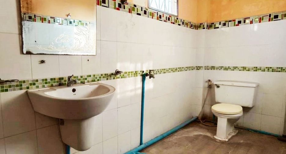 Casa adosada en venta de 4 habitaciones en Bang Kruai, Nonthaburi