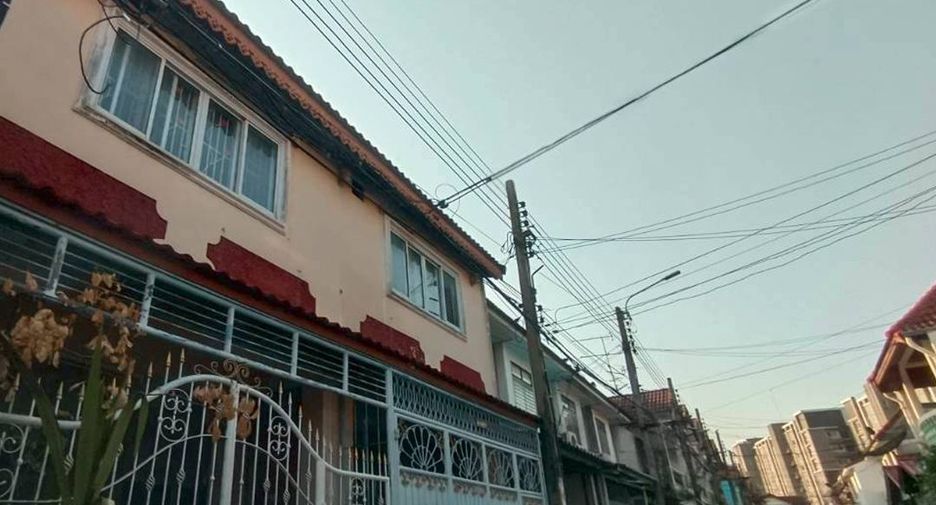 Casa adosada en venta de 4 habitaciones en Bang Kruai, Nonthaburi