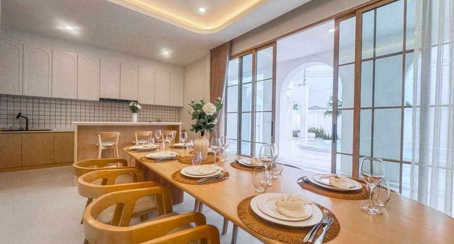 For sale 5 bedrooms villa in Bang Lamung, Chonburi