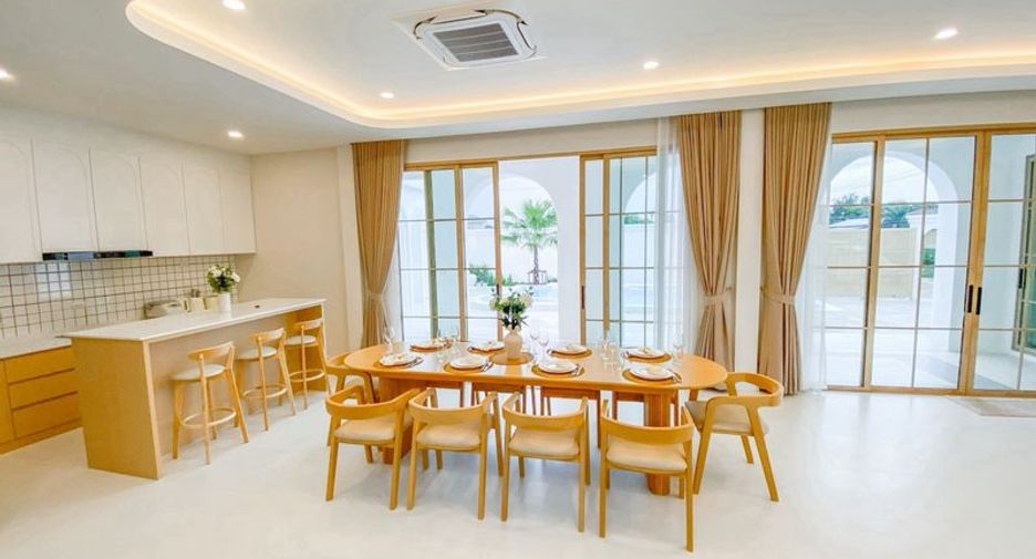 For sale 5 bedrooms villa in Bang Lamung, Chonburi
