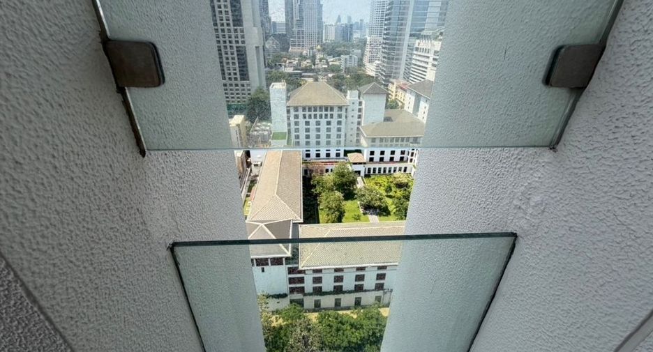 For rent 3 bedrooms condo in Sathon, Bangkok