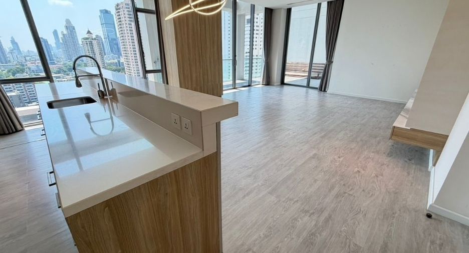 For rent 3 bedrooms condo in Sathon, Bangkok