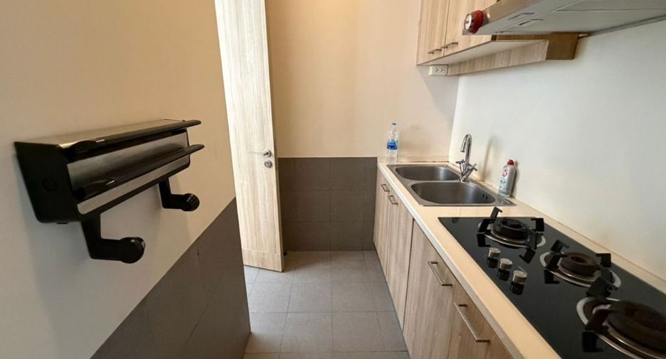 For rent 3 bedrooms condo in Sathon, Bangkok