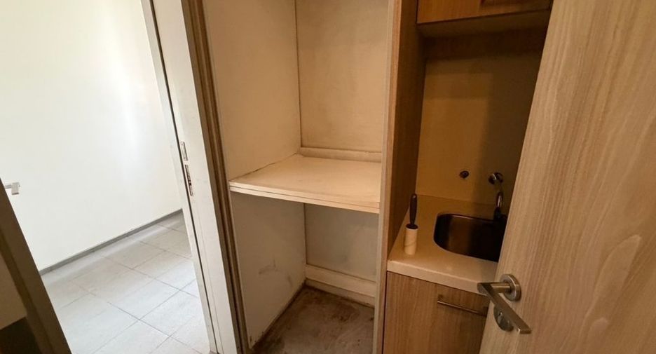 For rent 3 bedrooms condo in Sathon, Bangkok