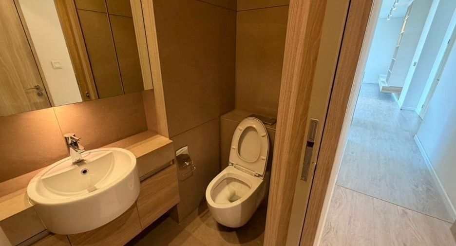 For rent 3 bedrooms condo in Sathon, Bangkok